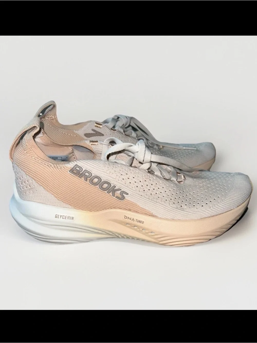 Brooks Women’s Glycerin Stealthfit 22 Neutral Running Shoe, Beige | US Size 8 - Picture 1 of 8